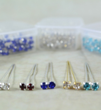 4mm High Clarity Diamante Tipped Pins 72 In Plastic Tub 5 Colours