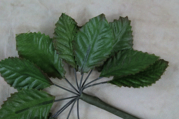 Shaded Polyester Leaves 25mmx15mm