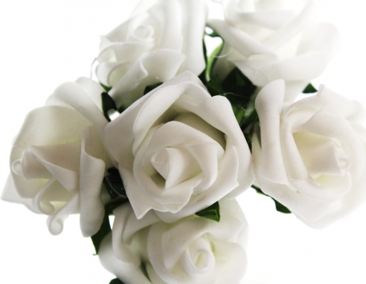Our stunning White medium foam roses