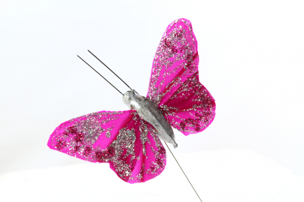 Our best description of this artificial Butterfly is to name it as wine for the colour reference