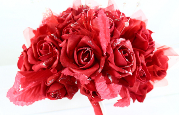 Our vibrant Red rose head bunch with glitter and beads